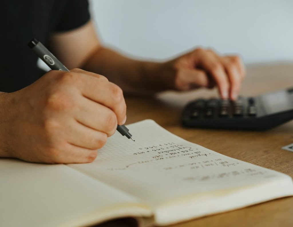 Cotisations auto-entrepreneur : qui paie et comment vérifier