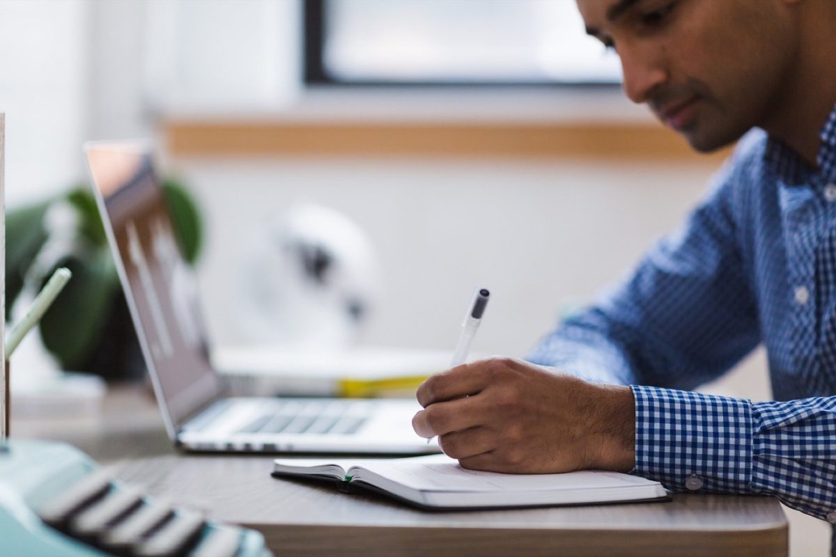Contrat-cadre pour freelances : gabarit et clauses essentielles