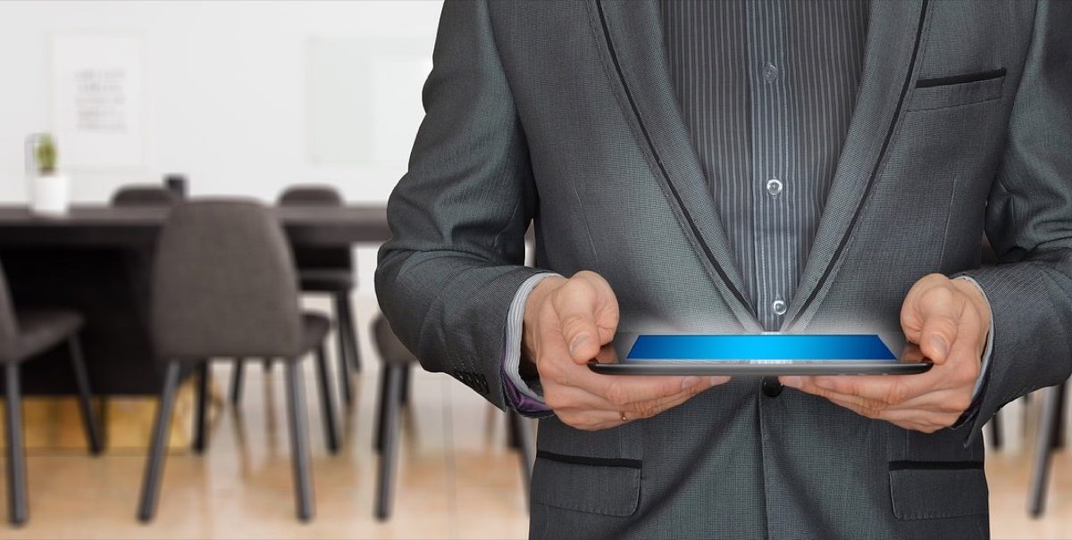 Pipedrive ou Zoho CRM : quel CRM pour les commerciaux