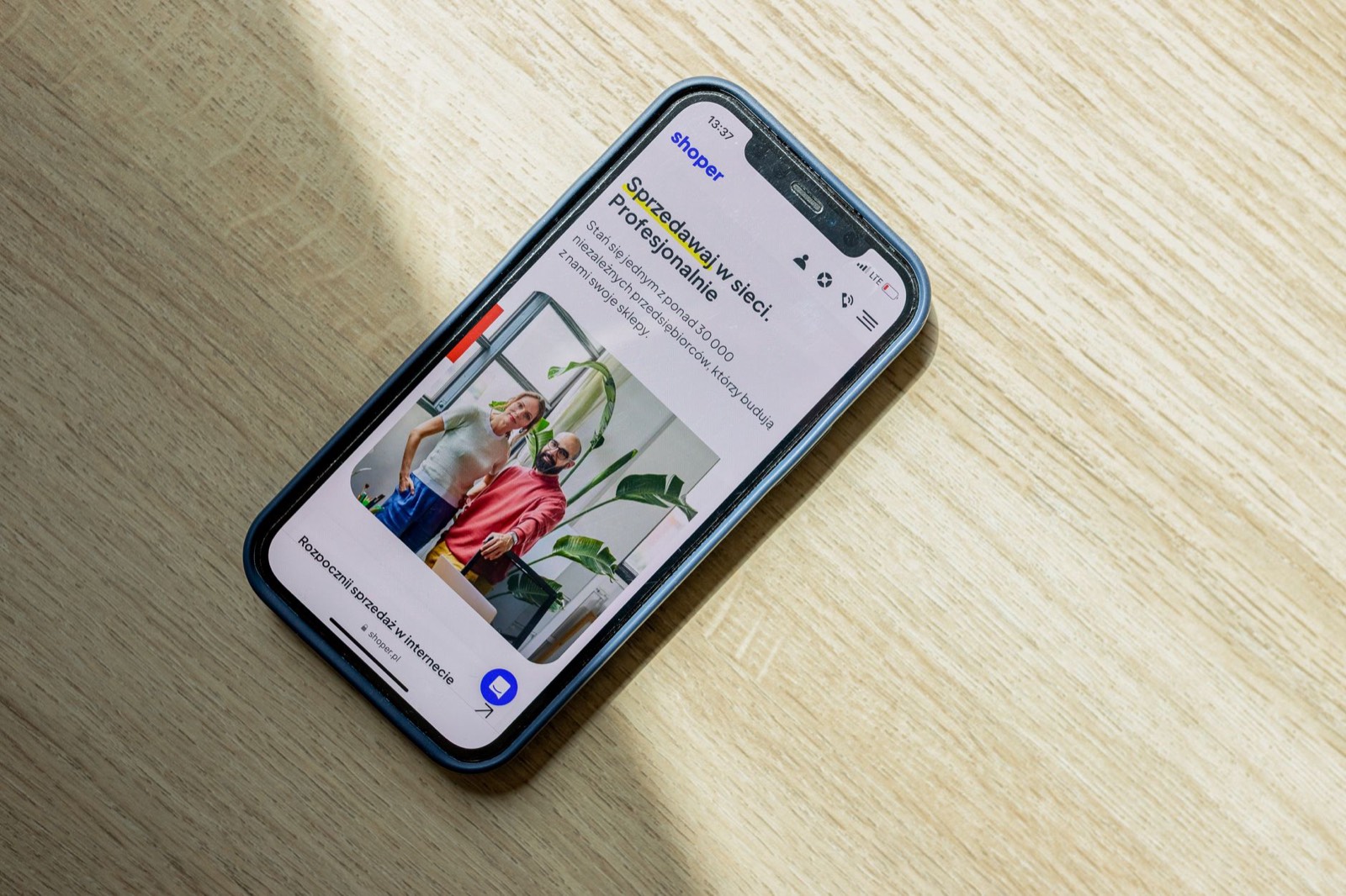 Site internet d'une petite boutique consulté sur un smartphone