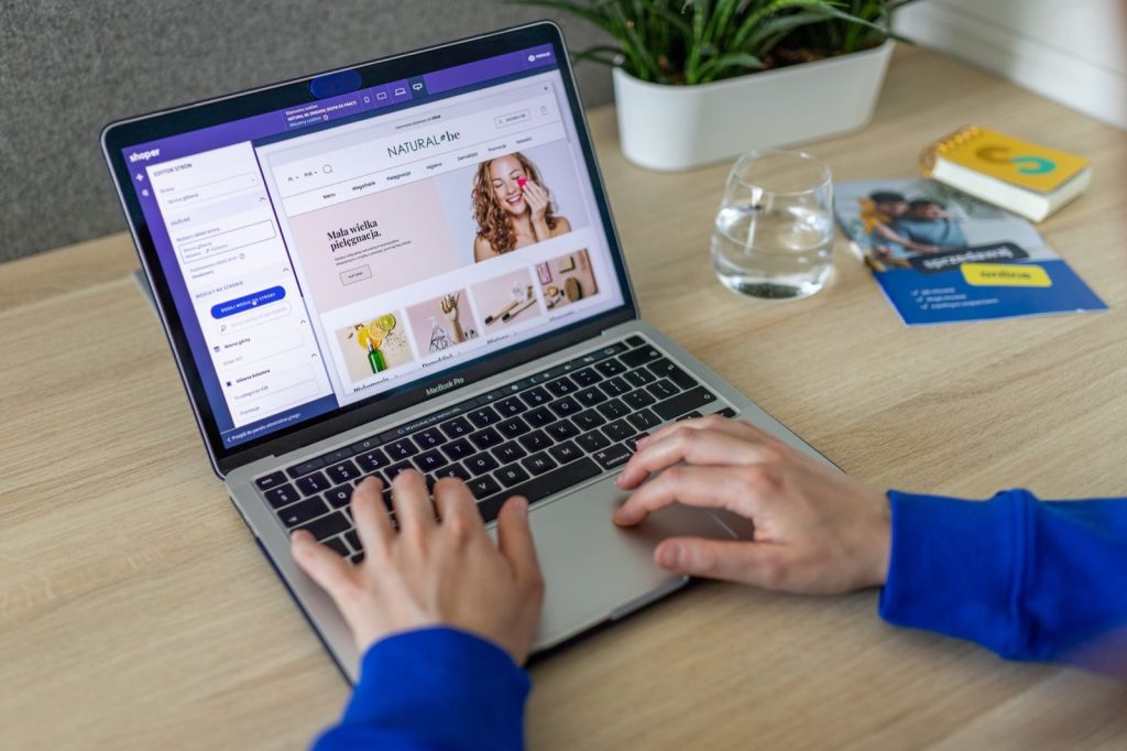 Web designer freelance : ce qu’un artisan doit exiger de son site